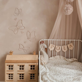 Schmetterlinge und Herzen Wanddekoration aus Holz