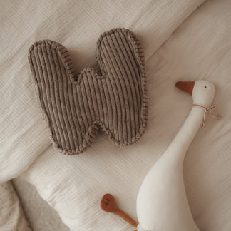 Buchstabenkissen Rippe zuckerbraun