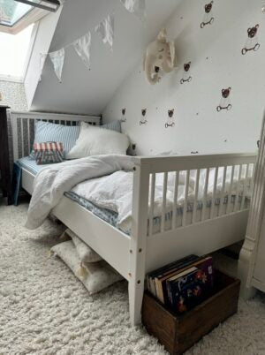 Standardbett Boho mit schmalem Geländer Weiß - 90x190cm