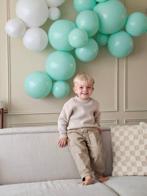 Sehr schöner Ballonstil mit 7 pastellgrünen Ballons - Balloony 