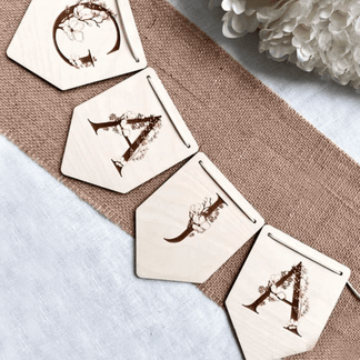 Flaggen mit floralen Rändern