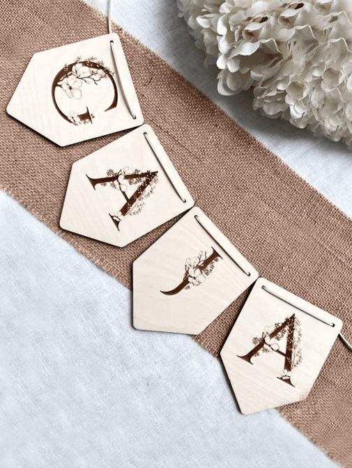 Flaggen mit floralen Rändern