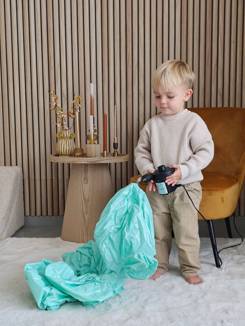 Sehr schöner Ballonstil mit 7 pastellgrünen Ballons - Balloony 