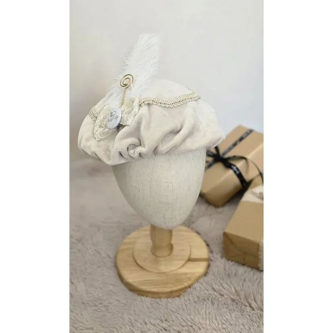 Luxuriöse Piet-Mütze mit Weihnachtsmannstab und Schleife - Beiger Samt - Zoemi Baby