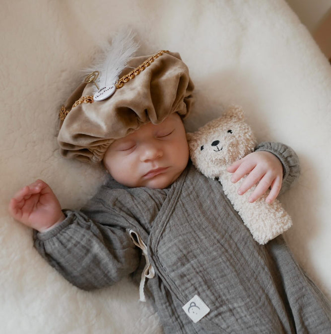 Luxuriöse Piet-Mütze mit Heiligenstab - Brauner Samt - Zoemi Baby