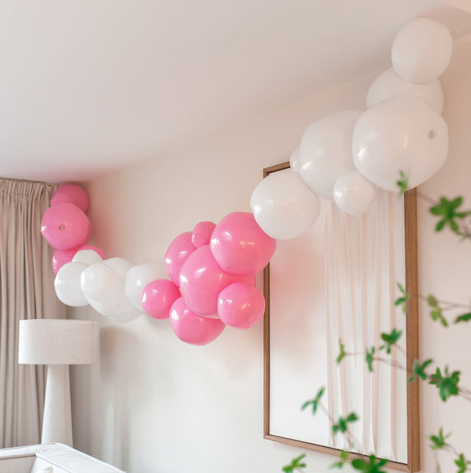 Wiederverwendbare Ballongirlande aus 7 rosa Ballons - Balloony 