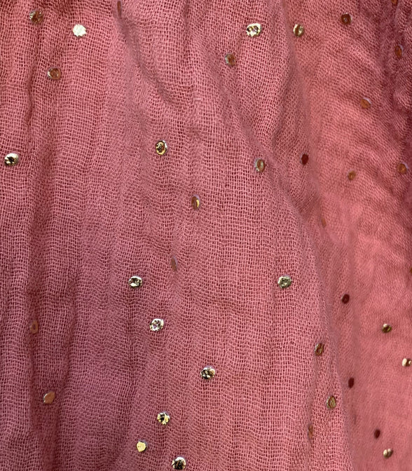 Masala Baldachin mit goldenen Punkten