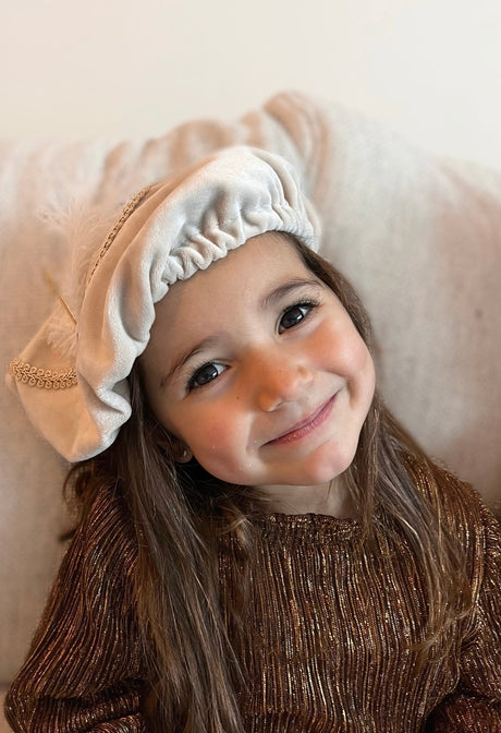 Luxuriöse Piet-Mütze mit Weihnachtsmannstab und Schleife - Beiger Samt - Zoemi Baby