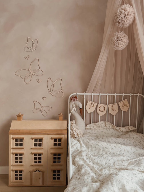 Schmetterlinge und Herzen Wanddekoration aus Holz