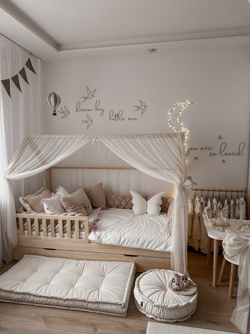 Baldachin aus Tüll für ein Betthaus