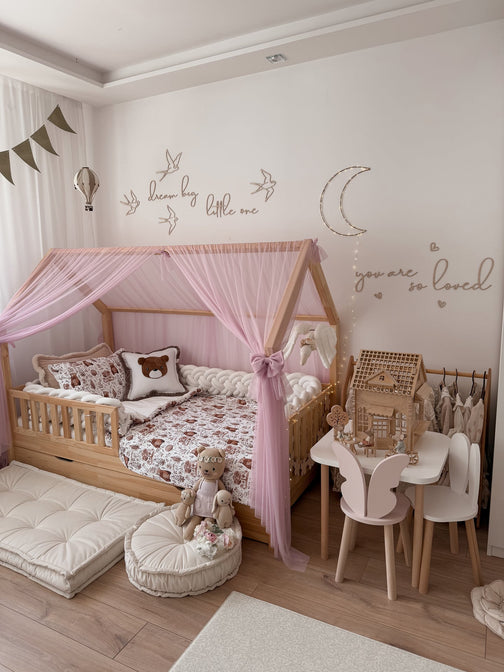 Baldachin aus Tüll für ein Betthaus