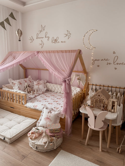 Tüllhimmel mit Rüsche für ein Betthaus