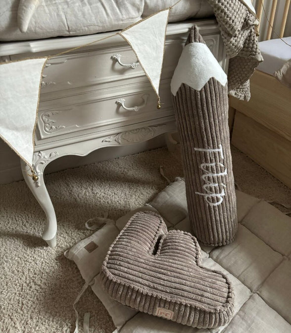 Buchstabenkissen Rippe zuckerbraun