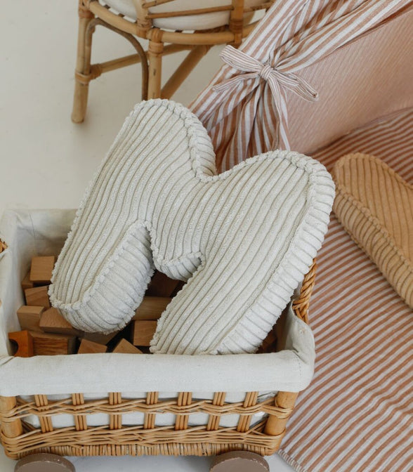 Buchstabenkissen Rippe cremeweiß