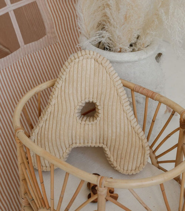 Buchstabenkissen Rippe Sandgelb