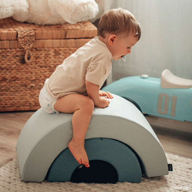 Milo Spielset Farrow