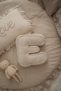 Buchstabenkissen Rippe cremeweiß