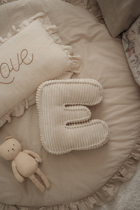 Buchstabenkissen Rippe cremeweiß