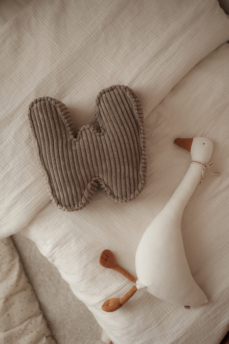 Buchstabenkissen Rippe zuckerbraun