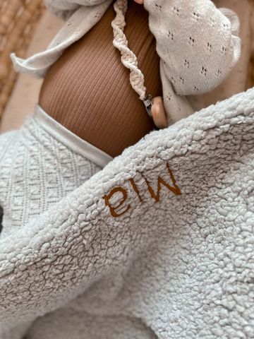 Weiche "Teddydecke" mit gesticktem Namen - grau