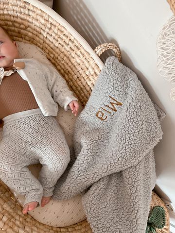 Weiche "Teddydecke" mit gesticktem Namen - grau