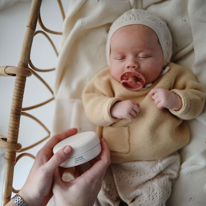 Latex Tutje Moon Powder Blush - FRIGG