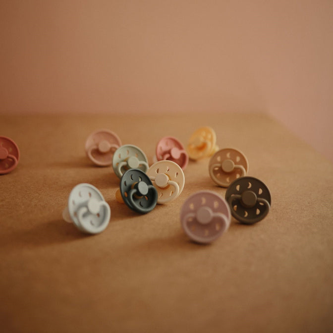 Latex Tutje Moon Powder Blush - FRIGG