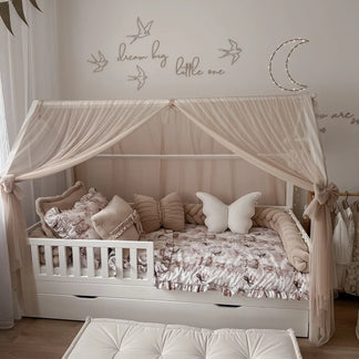 Baldachin aus Tüll für ein Betthaus