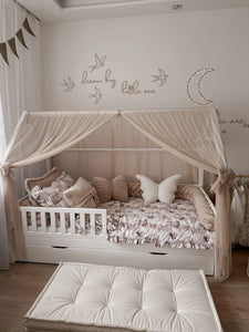 Baldachin aus Tüll für ein Betthaus