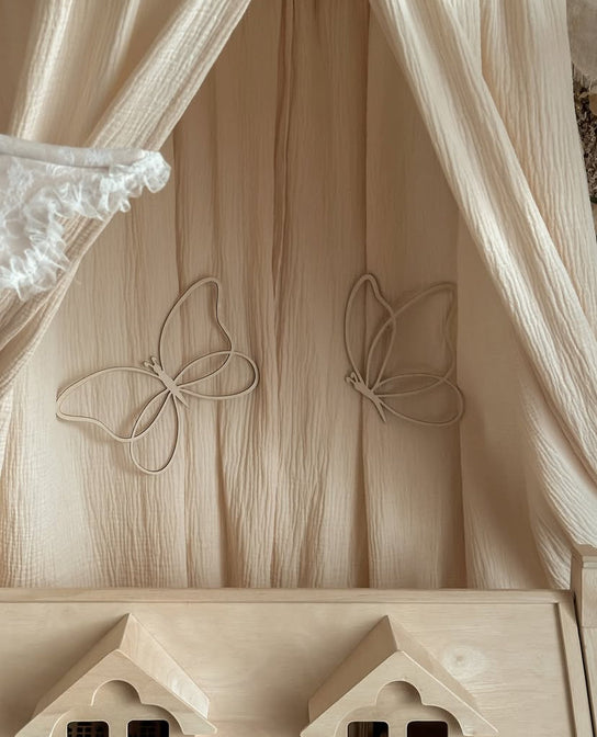 Schmetterlinge und Herzen Wanddekoration aus Holz