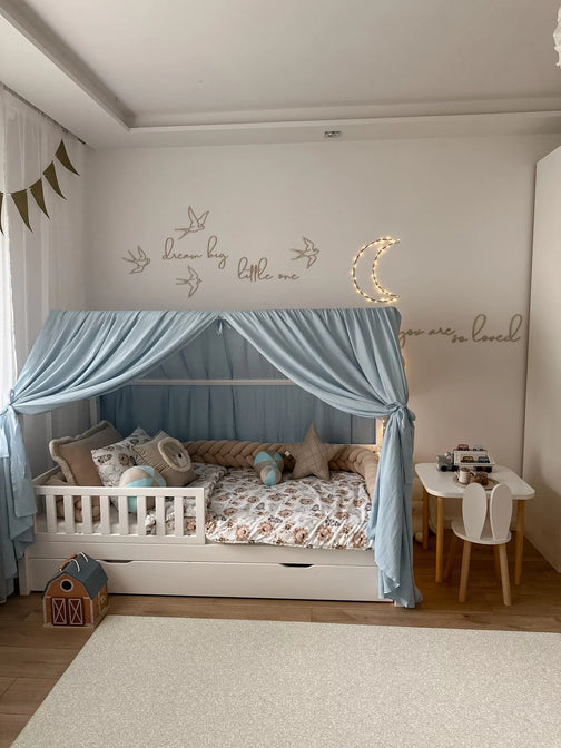 Himmelbett aus Musselin mit Band für ein Betthaus