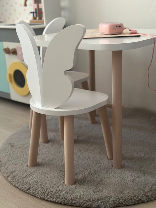 Holzstuhl Schmetterlingsdesign