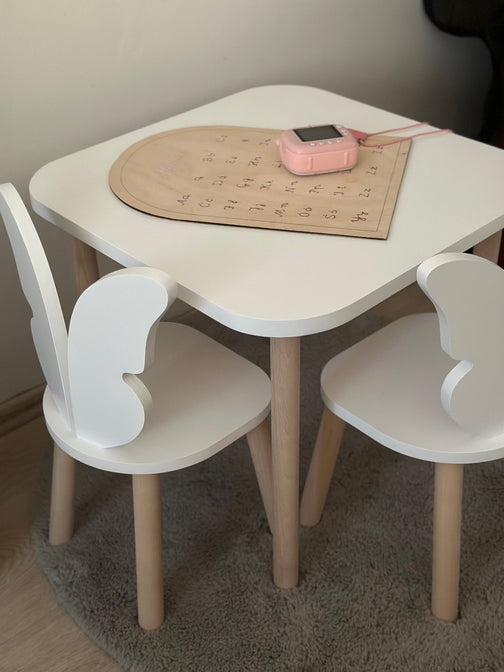 Holzstuhl Schmetterlingsdesign