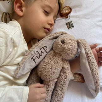 Hase mit Musik beige