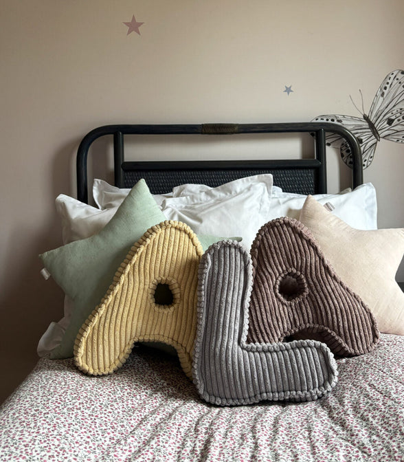 Buchstabenkissen Rippe blaubeergrau