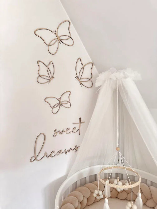 Schmetterlingsset aus Holz mit dem Text „Sweet Dreams“